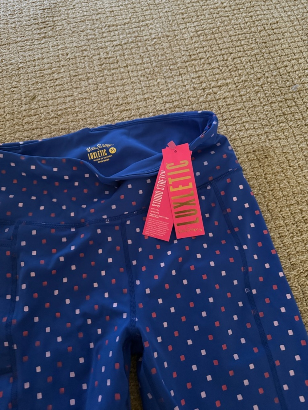 Lilly Pulitzer Weekender Crops - Picture 6 of 8